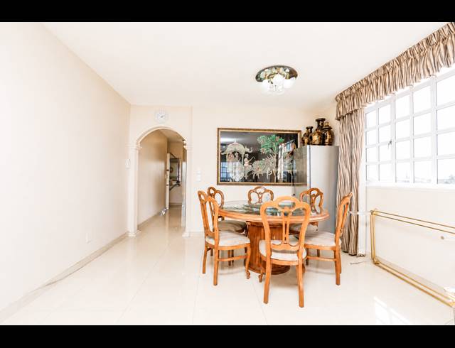2 BEDROOM APARTMENT FOR SALE IN ESSENWOOD